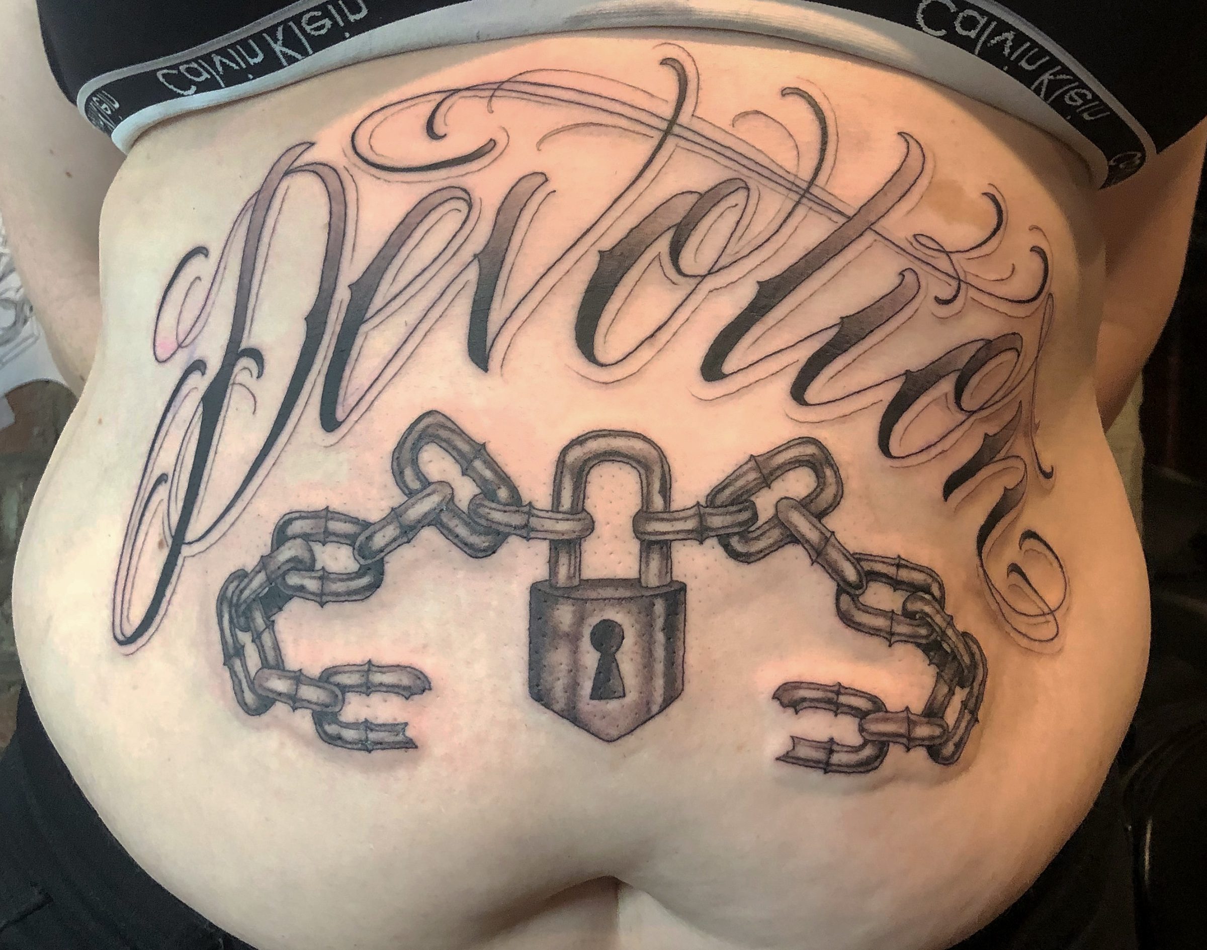 Image Alt /uploads/tattoo/lettering/1785859441302-2.jpg